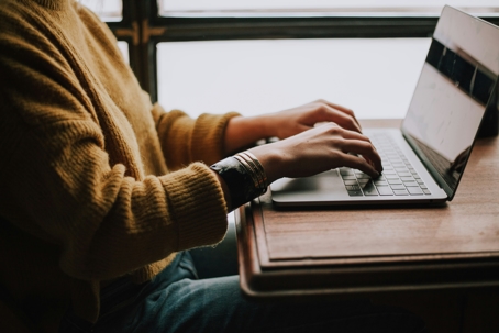 A women typing on a computer